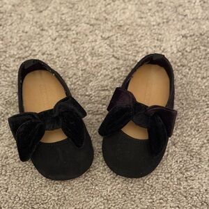 Darling Baby Girl Dress Shoes with Black Velvet Bows 🎀 12-18 months